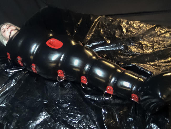 VaraLaval Porno Video: Vara Laval Latex Inflatable Bodybag Part 1