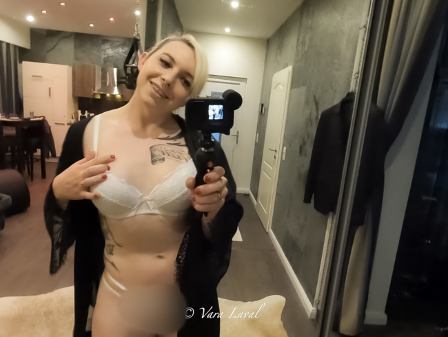 VaraLaval Porno Video: „XXL fickt Nerdy Gir im BAD“